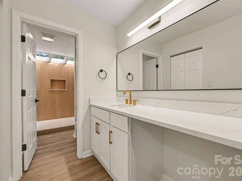 8027 Cedar Glen Drive, Charlotte, NC 28212.  MLS# CAR4414652, YatesRealty ID 44555. Primary Bathroom
