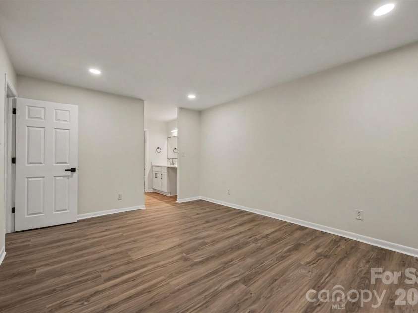 8027 Cedar Glen Drive, Charlotte, NC 28212.  MLS# CAR4414652, YatesRealty ID 44555. Primary Bedroom