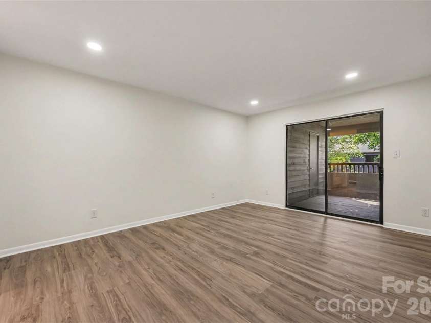 8027 Cedar Glen Drive, Charlotte, NC 28212.  MLS# CAR4414652, YatesRealty ID 44555. Primary Bedroom