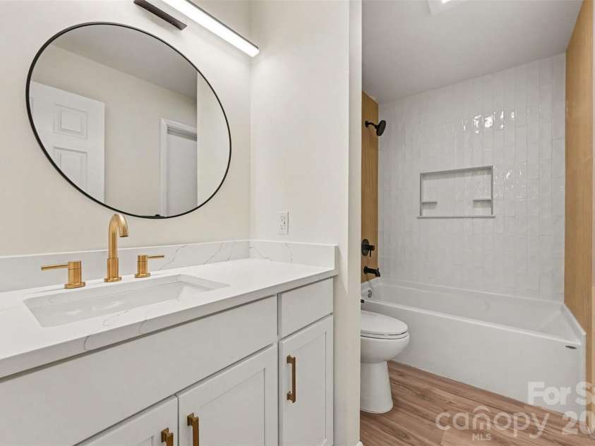 8027 Cedar Glen Drive, Charlotte, NC 28212.  MLS# CAR4414652, YatesRealty ID 44555. Secondary Bathroom