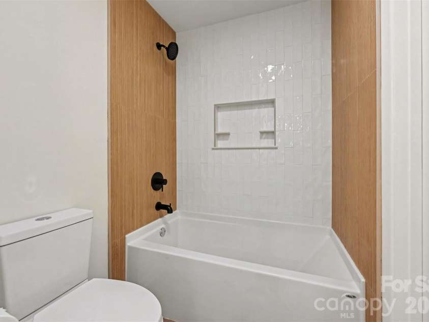 8027 Cedar Glen Drive, Charlotte, NC 28212.  MLS# CAR4414652, YatesRealty ID 44555. Secondary Bathroom