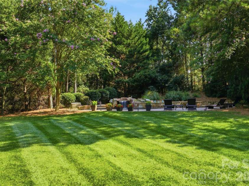8403 Dunton Court, Waxhaw, NC 28173.  MLS# CAR4400840, YatesRealty ID 44556. Enormous Private Backyard