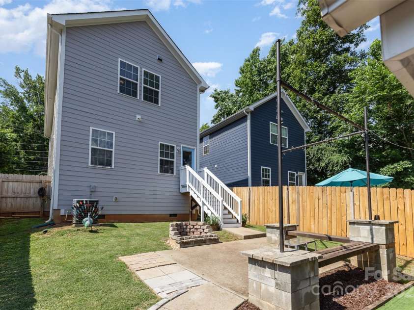 12304 Huntersville Concord Road, Huntersville, NC 28078.  MLS# CAR4268333, YatesRealty ID 4456. Fully fenced in yard, featuring patio, fire pit, built in seating, and putting green