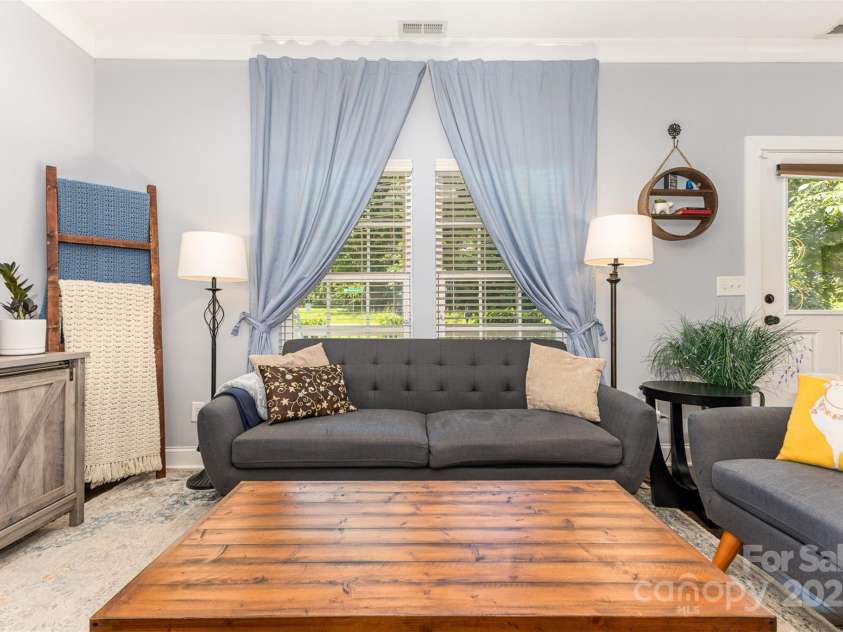 12304 Huntersville Concord Road, Huntersville, NC 28078.  MLS# CAR4268333, YatesRealty ID 4456. Open-concept living area