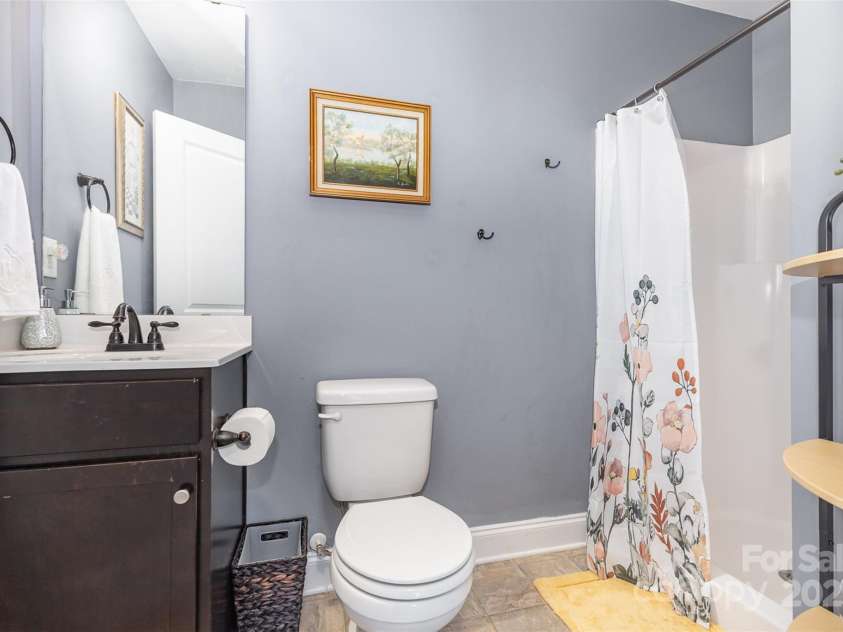 12304 Huntersville Concord Road, Huntersville, NC 28078.  MLS# CAR4268333, YatesRealty ID 4456. Upper level full bath