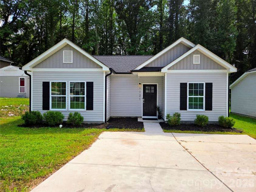 1121 Cleveland Avenue, Gastonia, NC 28052.  MLS# CAR4414991, YatesRealty ID 44562. 
