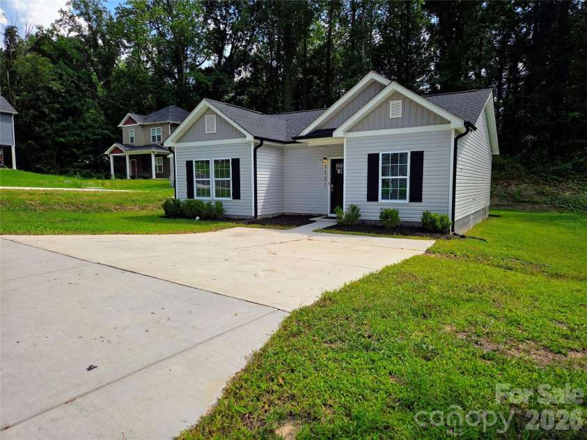 1121 Cleveland Avenue, Gastonia, NC 28052.  MLS# CAR4414991, YatesRealty ID 44562. 