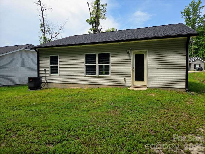 1121 Cleveland Avenue, Gastonia, NC 28052.  MLS# CAR4414991, YatesRealty ID 44562. 