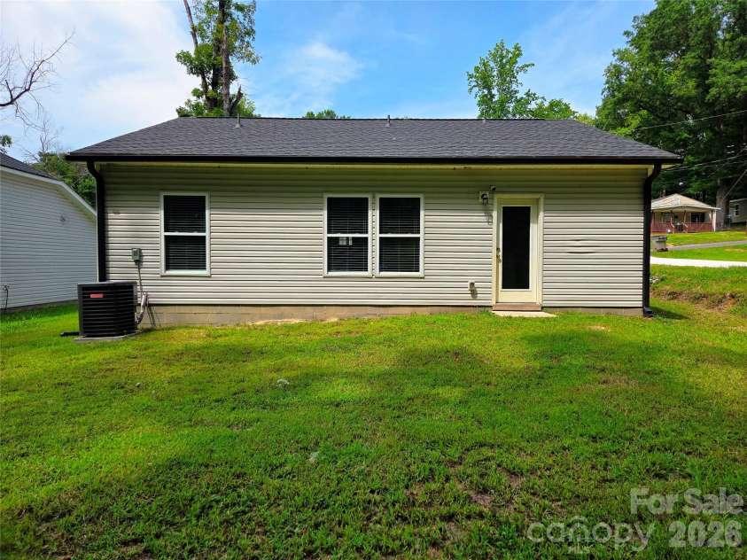 1121 Cleveland Avenue, Gastonia, NC 28052.  MLS# CAR4414991, YatesRealty ID 44562. 