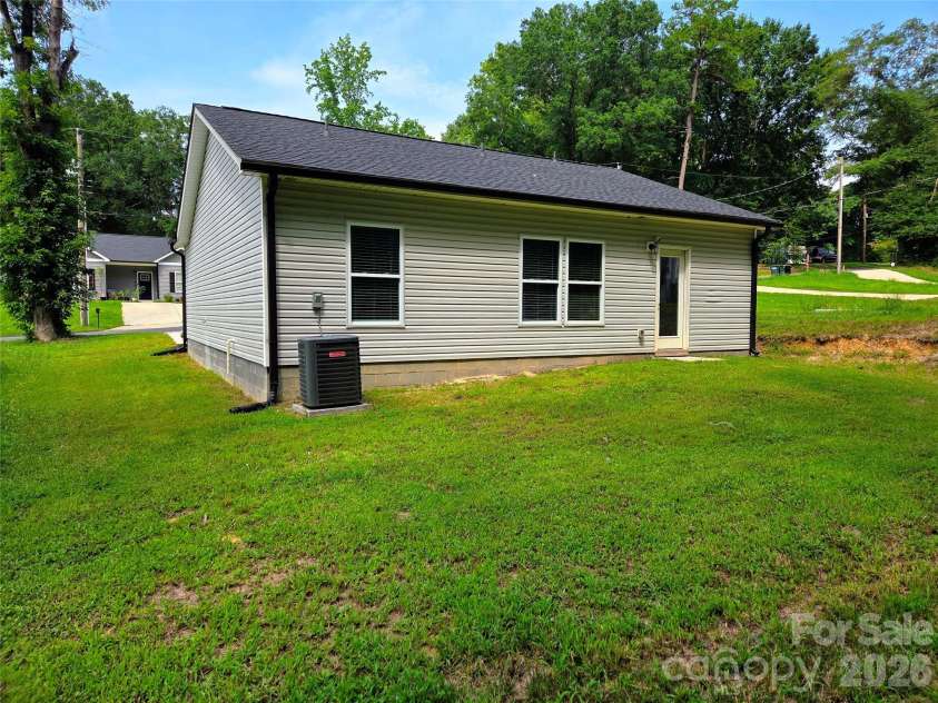 1121 Cleveland Avenue, Gastonia, NC 28052.  MLS# CAR4414991, YatesRealty ID 44562. 