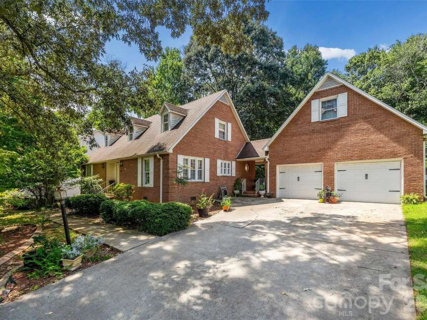 208 Eastwood Drive, Salisbury, NC 28146.  MLS# CAR4413019, YatesRealty ID 44563. 