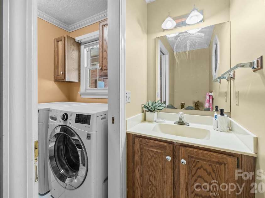 208 Eastwood Drive, Salisbury, NC 28146.  MLS# CAR4413019, YatesRealty ID 44563. 