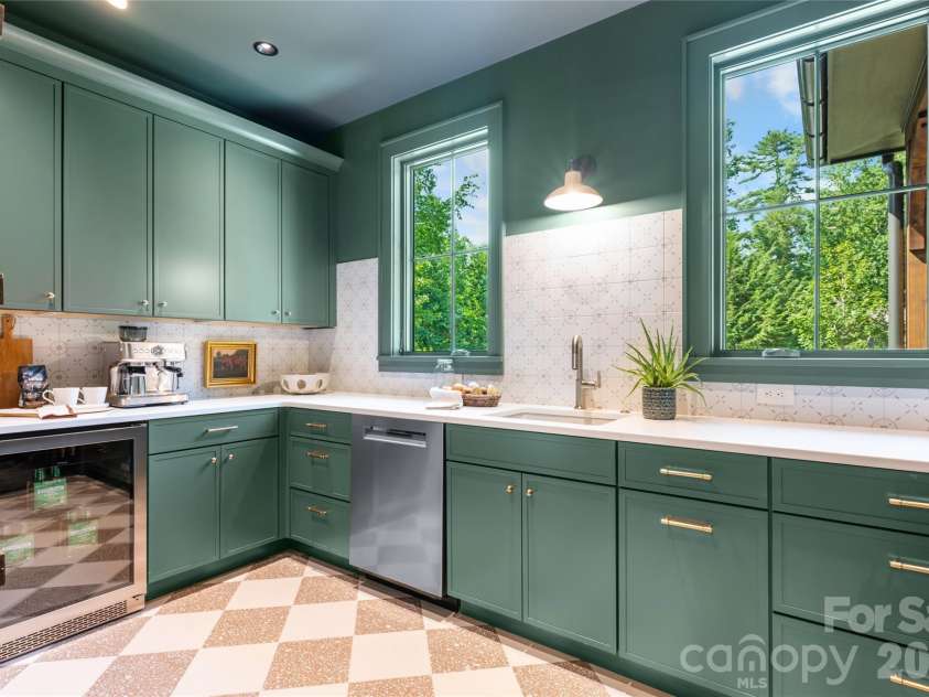 55 Settlers Cove, Brevard, NC 28712.  MLS# CAR4414826, YatesRealty ID 44564. 