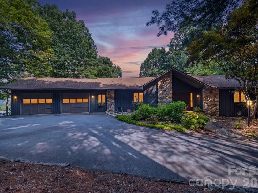 1105 High Vista Drive, Mills River, NC 28759.  MLS# CAR4414362, YatesRealty ID 44568. 