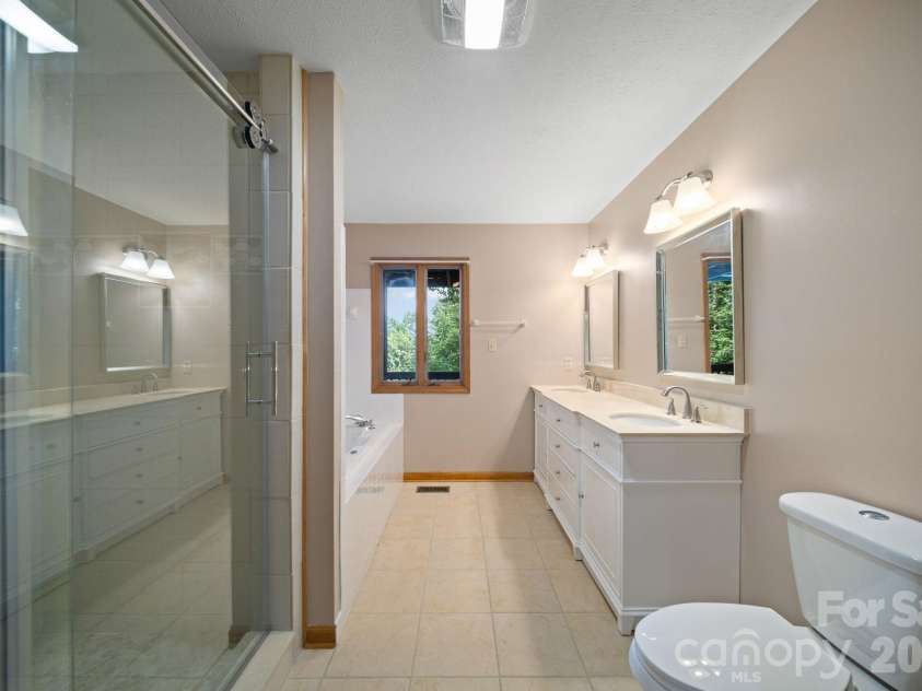 1105 High Vista Drive, Mills River, NC 28759.  MLS# CAR4414362, YatesRealty ID 44568. Basement full bath