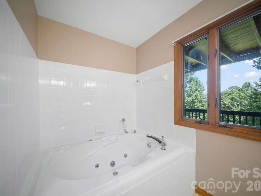 1105 High Vista Drive, Mills River, NC 28759.  MLS# CAR4414362, YatesRealty ID 44568. Basement full bath