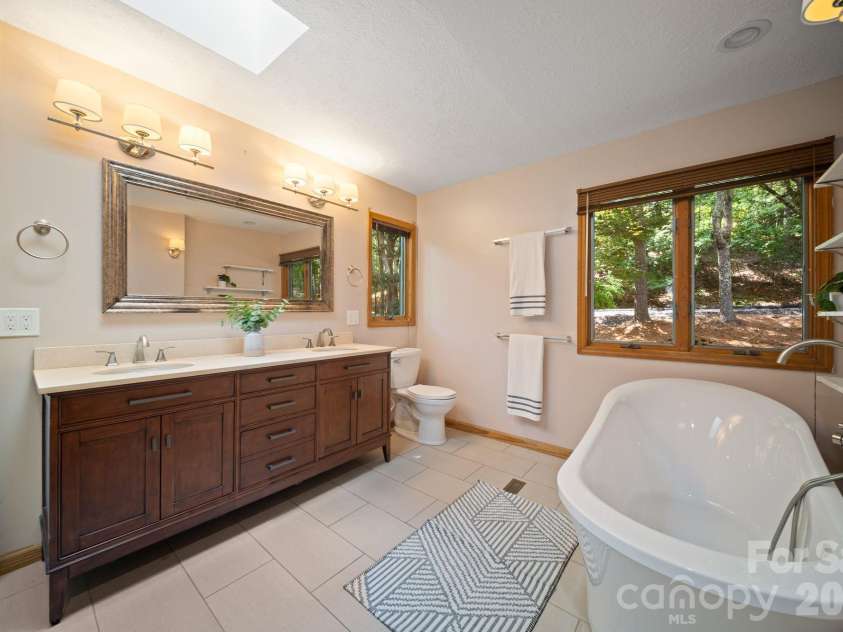 1105 High Vista Drive, Mills River, NC 28759.  MLS# CAR4414362, YatesRealty ID 44568. Main floor primary bath