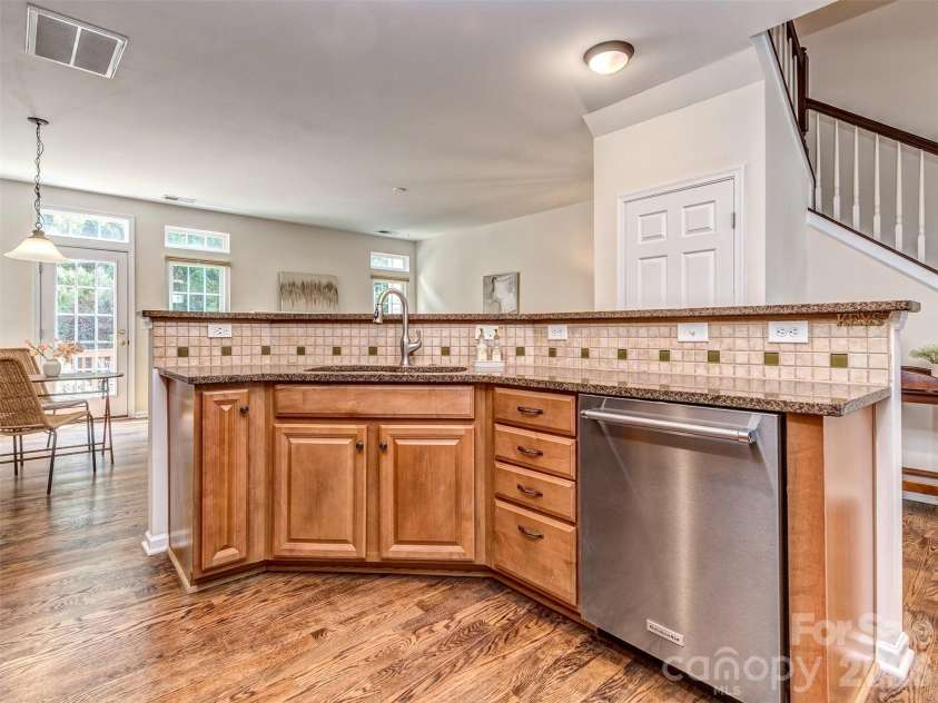 4308 Park South Station Boulevard, Charlotte, NC 28210.  MLS# CAR4414197, YatesRealty ID 44570. 