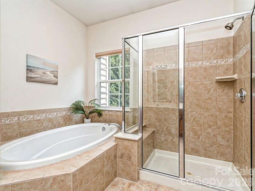 4308 Park South Station Boulevard, Charlotte, NC 28210.  MLS# CAR4414197, YatesRealty ID 44570. Primary Bath
