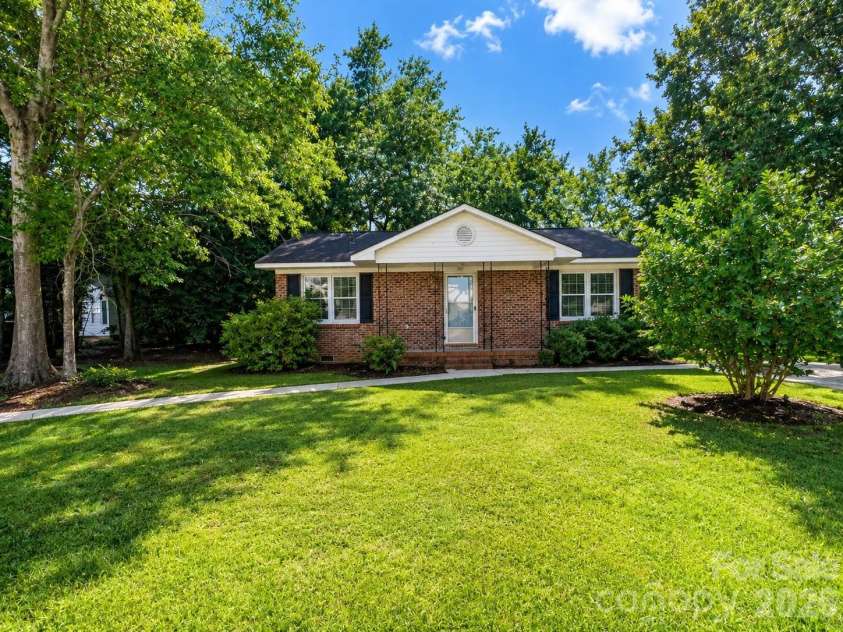 312 Cleveland Street, Kershaw, SC 29067.  MLS# CAR4414464, YatesRealty ID 44571. 