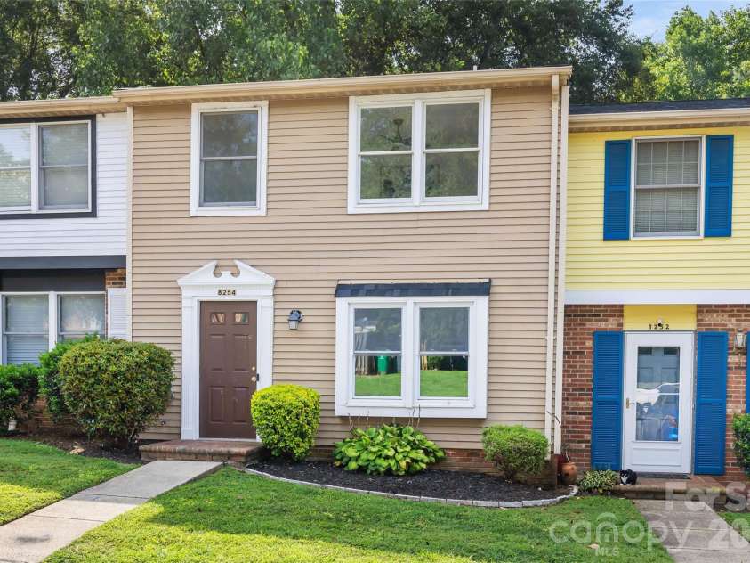 8254 Knights Bridge Road, Charlotte, NC 28210.  MLS# CAR4411000, YatesRealty ID 44574. 