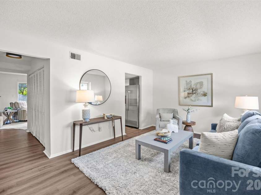8254 Knights Bridge Road, Charlotte, NC 28210.  MLS# CAR4411000, YatesRealty ID 44574. 