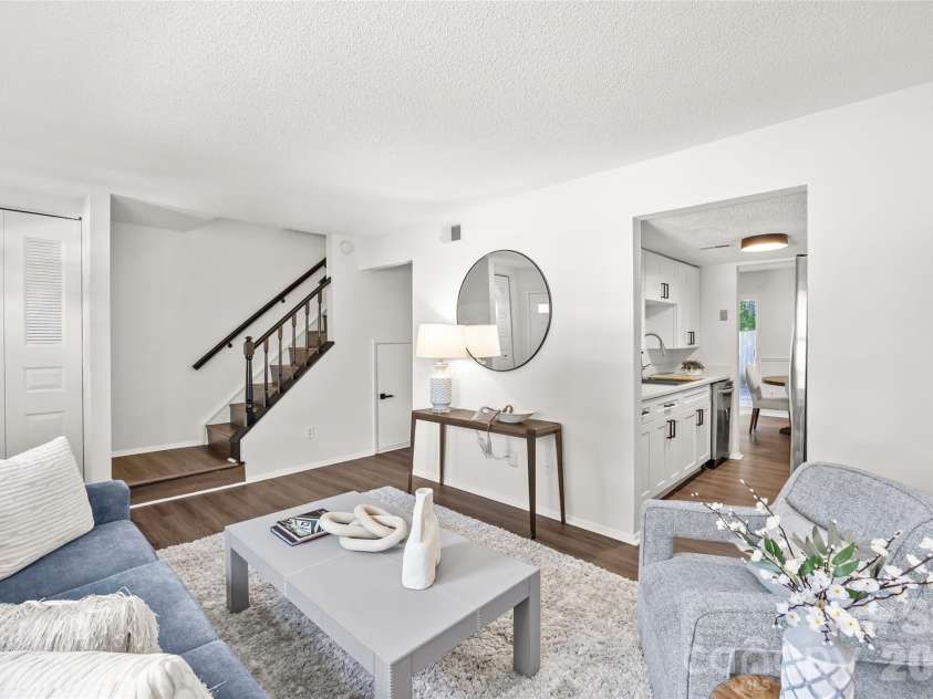 8254 Knights Bridge Road, Charlotte, NC 28210.  MLS# CAR4411000, YatesRealty ID 44574. 