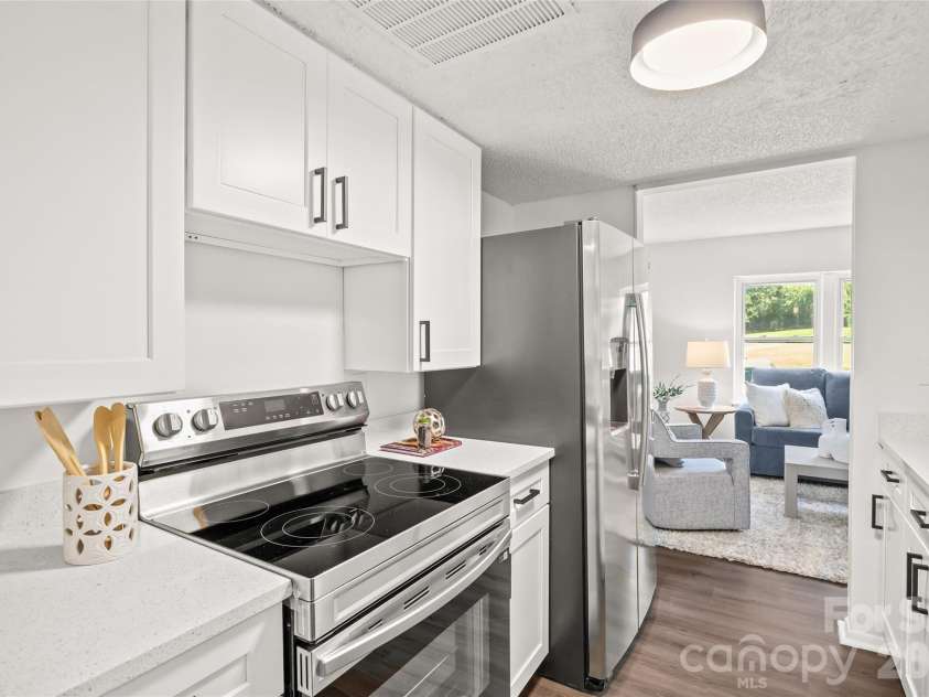 8254 Knights Bridge Road, Charlotte, NC 28210.  MLS# CAR4411000, YatesRealty ID 44574. 