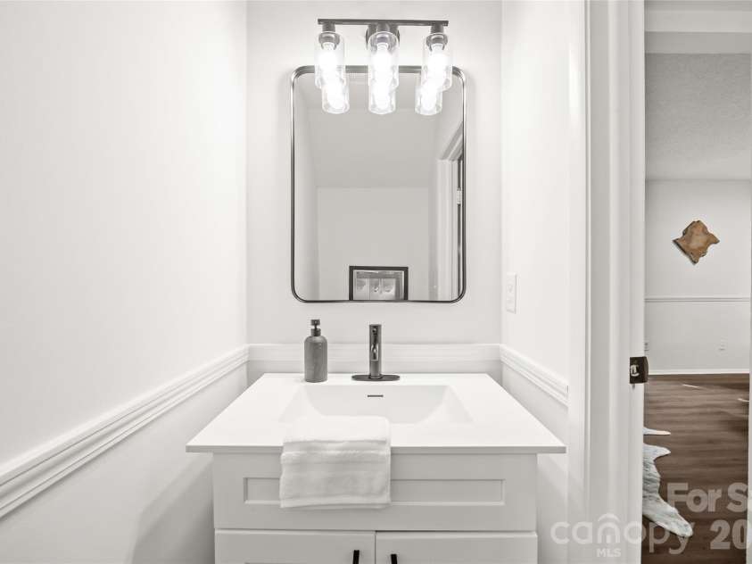 8254 Knights Bridge Road, Charlotte, NC 28210.  MLS# CAR4411000, YatesRealty ID 44574. 
