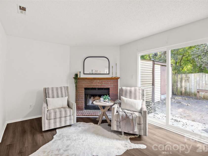 8254 Knights Bridge Road, Charlotte, NC 28210.  MLS# CAR4411000, YatesRealty ID 44574. 