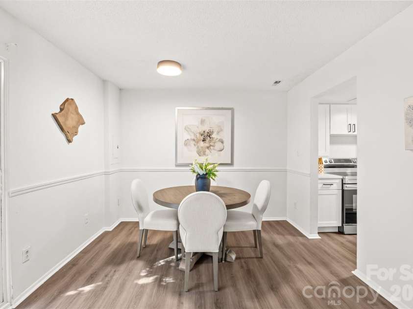 8254 Knights Bridge Road, Charlotte, NC 28210.  MLS# CAR4411000, YatesRealty ID 44574. 