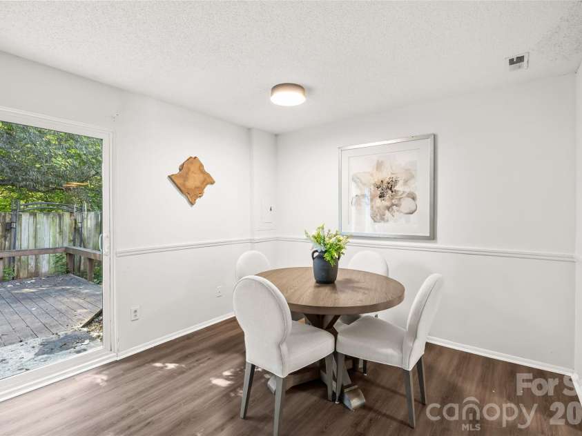 8254 Knights Bridge Road, Charlotte, NC 28210.  MLS# CAR4411000, YatesRealty ID 44574. 