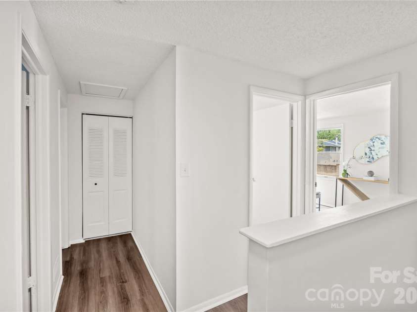 8254 Knights Bridge Road, Charlotte, NC 28210.  MLS# CAR4411000, YatesRealty ID 44574. 
