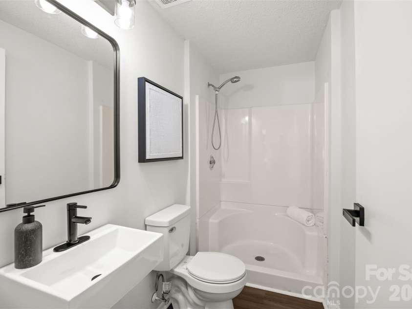 8254 Knights Bridge Road, Charlotte, NC 28210.  MLS# CAR4411000, YatesRealty ID 44574. 