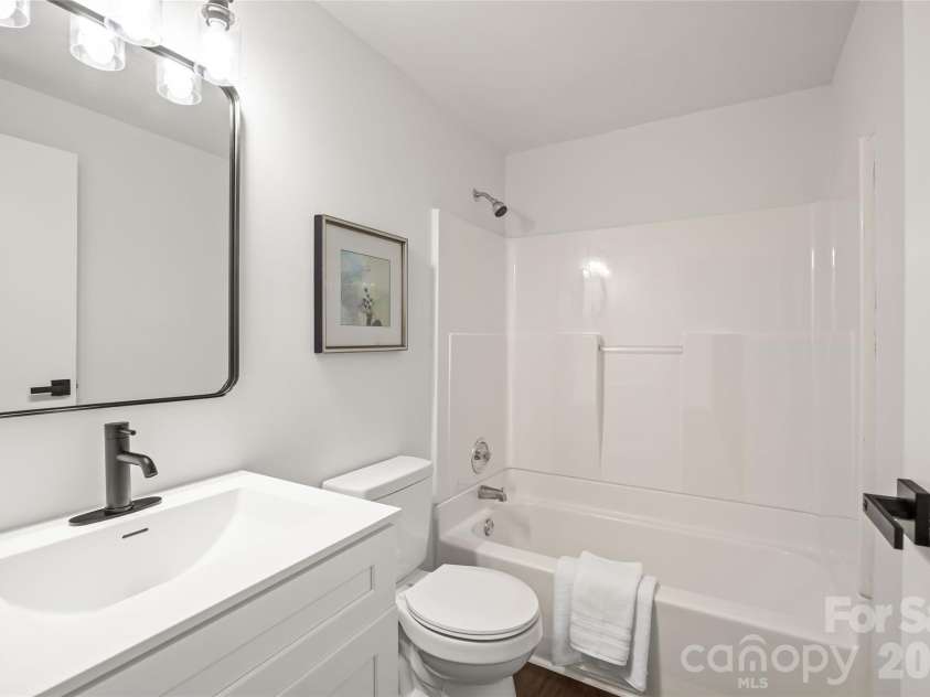 8254 Knights Bridge Road, Charlotte, NC 28210.  MLS# CAR4411000, YatesRealty ID 44574. 