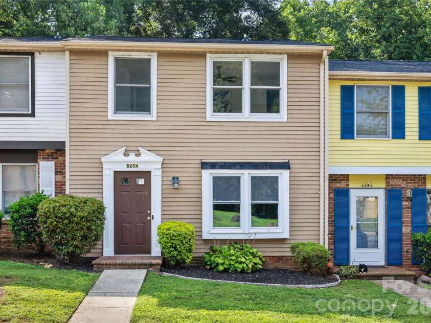 8254 Knights Bridge Road, Charlotte, NC 28210.  MLS# CAR4411000, YatesRealty ID 44574. 