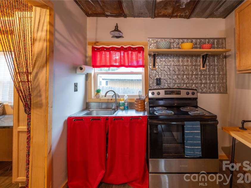 118 Lake Tillery Trail, Mount Gilead, NC 27306.  MLS# CAR4414017, YatesRealty ID 44575. 