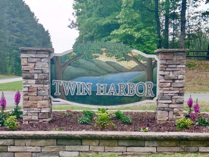 118 Lake Tillery Trail, Mount Gilead, NC 27306.  MLS# CAR4414017, YatesRealty ID 44575. 
