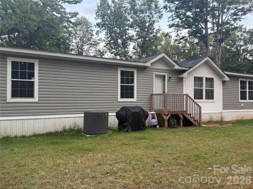 818 Poison Cove Road, Clyde, NC 28721.  MLS# CAR4414983, YatesRealty ID 44576. 