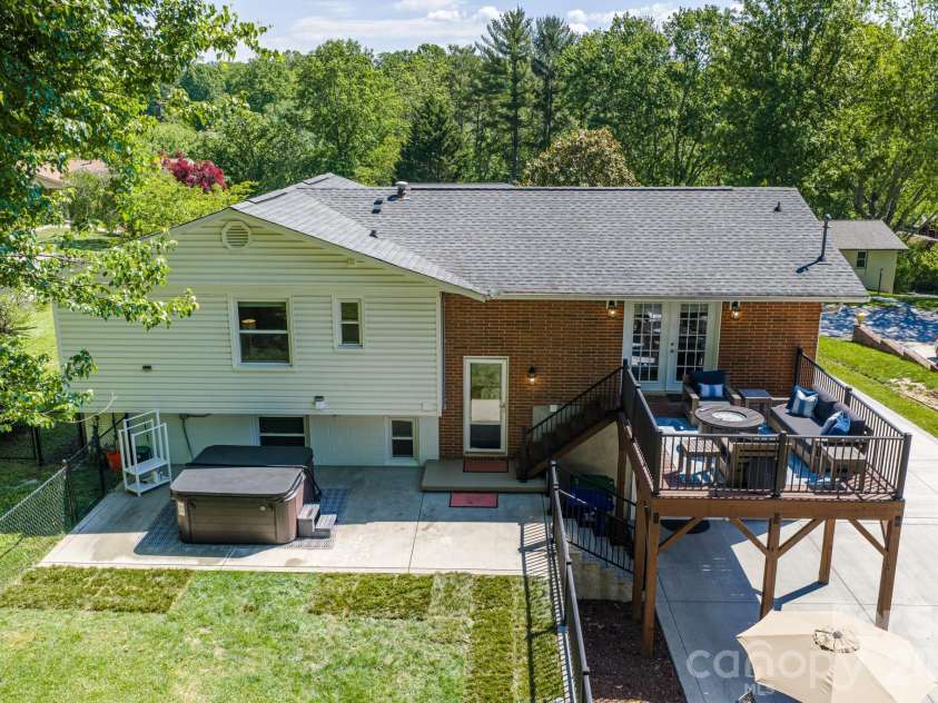 11 Summit Drive, Arden, NC 28704.  MLS# CAR4414933, YatesRealty ID 44577. 