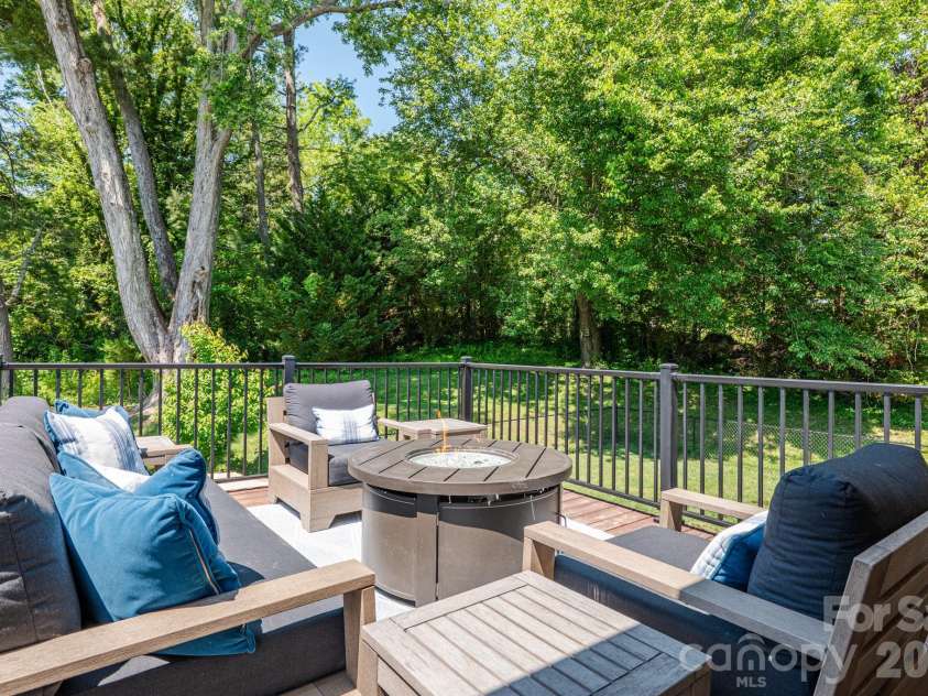 11 Summit Drive, Arden, NC 28704.  MLS# CAR4414933, YatesRealty ID 44577. 
