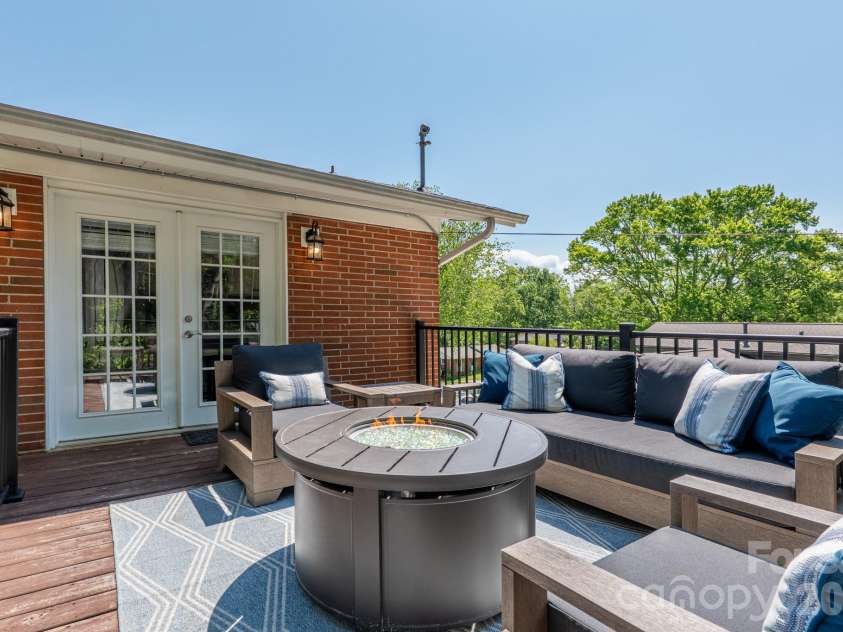 11 Summit Drive, Arden, NC 28704.  MLS# CAR4414933, YatesRealty ID 44577. 