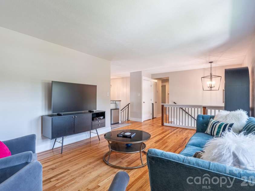 11 Summit Drive, Arden, NC 28704.  MLS# CAR4414933, YatesRealty ID 44577. 