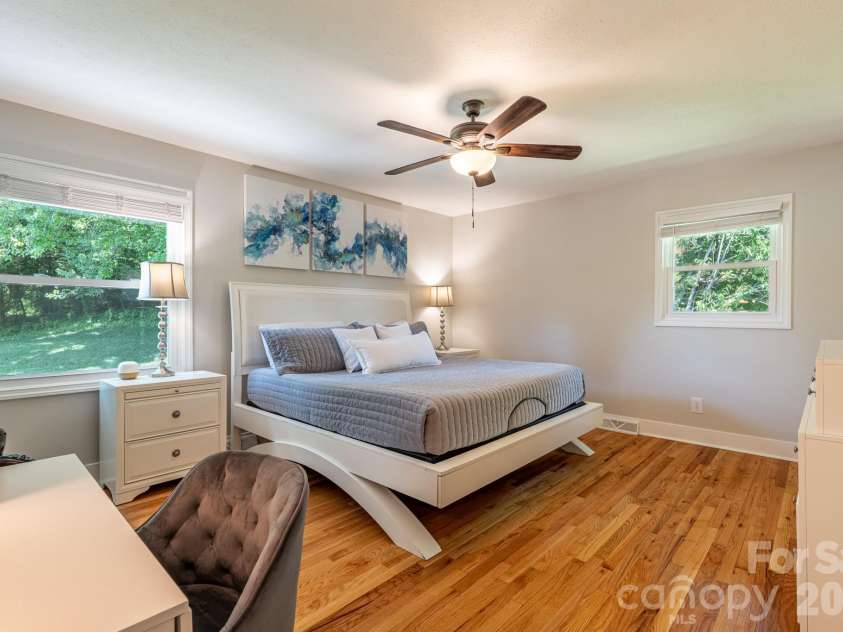 11 Summit Drive, Arden, NC 28704.  MLS# CAR4414933, YatesRealty ID 44577. 