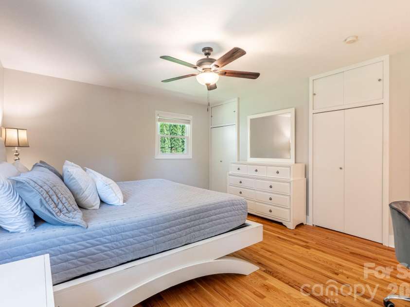 11 Summit Drive, Arden, NC 28704.  MLS# CAR4414933, YatesRealty ID 44577. 