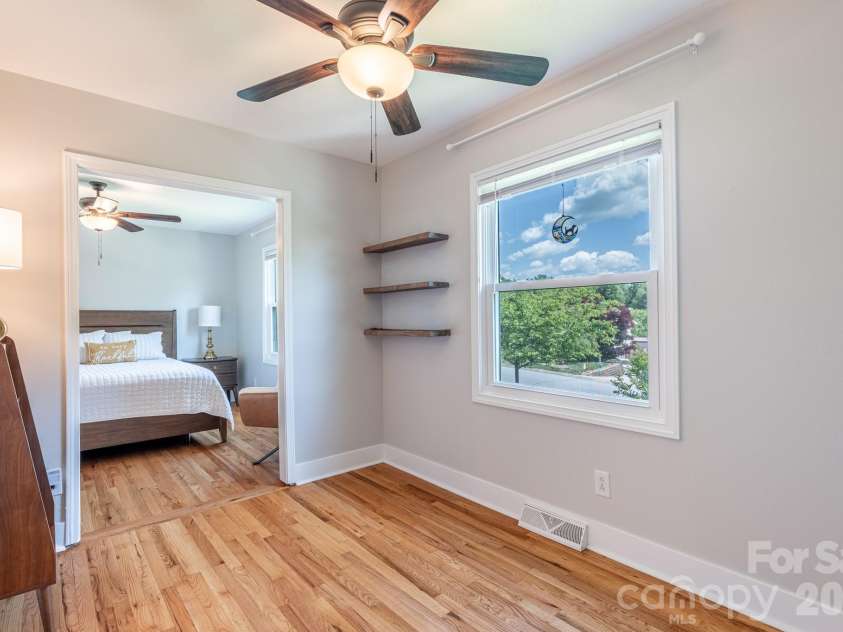 11 Summit Drive, Arden, NC 28704.  MLS# CAR4414933, YatesRealty ID 44577. 