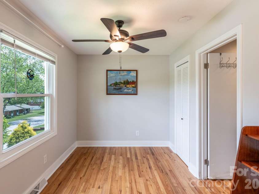11 Summit Drive, Arden, NC 28704.  MLS# CAR4414933, YatesRealty ID 44577. 