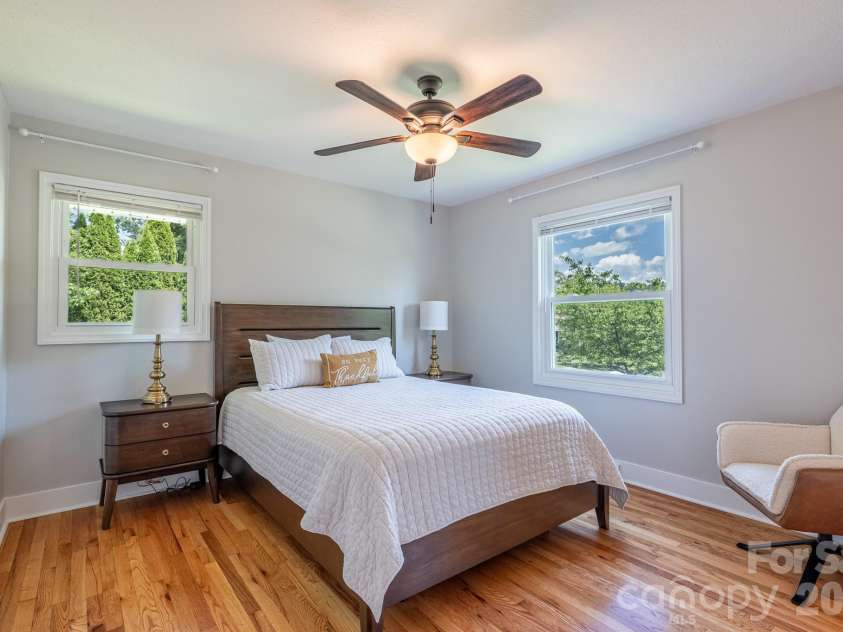 11 Summit Drive, Arden, NC 28704.  MLS# CAR4414933, YatesRealty ID 44577. 