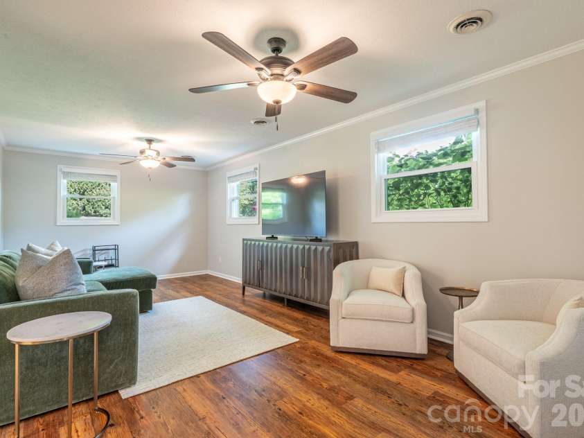 11 Summit Drive, Arden, NC 28704.  MLS# CAR4414933, YatesRealty ID 44577. 