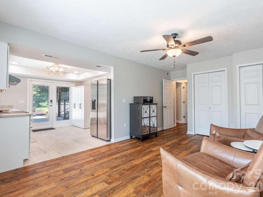 11 Summit Drive, Arden, NC 28704.  MLS# CAR4414933, YatesRealty ID 44577. 